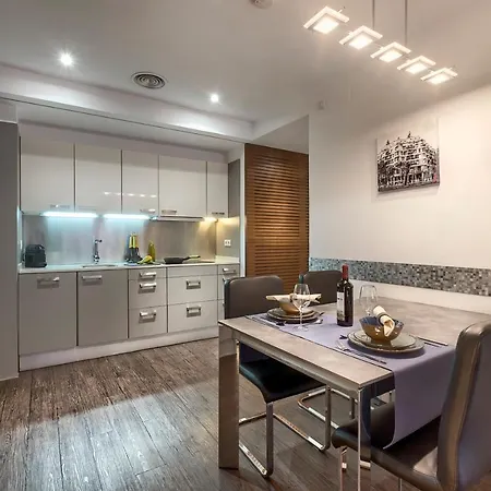Aspasios Catedral Apartment *