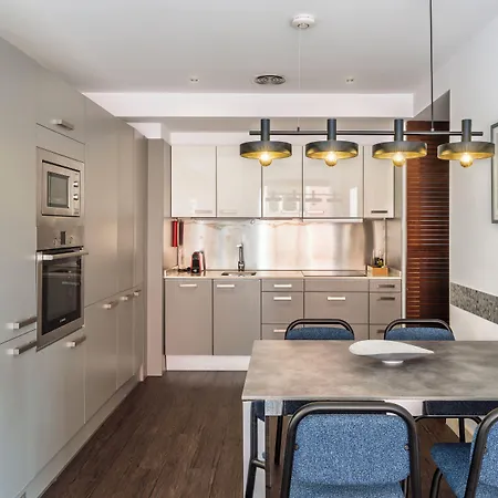 Aspasios Catedral Apartment *
